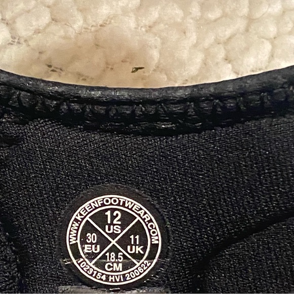 Keen Stingray Youth Kids Size 12 Black Water Sandals Closed Toe Hybrid Shoes - Picture 5 of 6